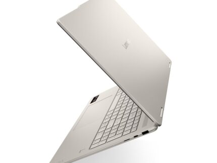 Lenovo YOGA 7 2-in-1 | Ryzen 7 8840HS | 16GB | 512GB SSD | 16" מגע